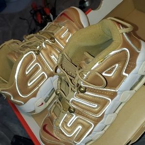 Supreme x nike uptempo